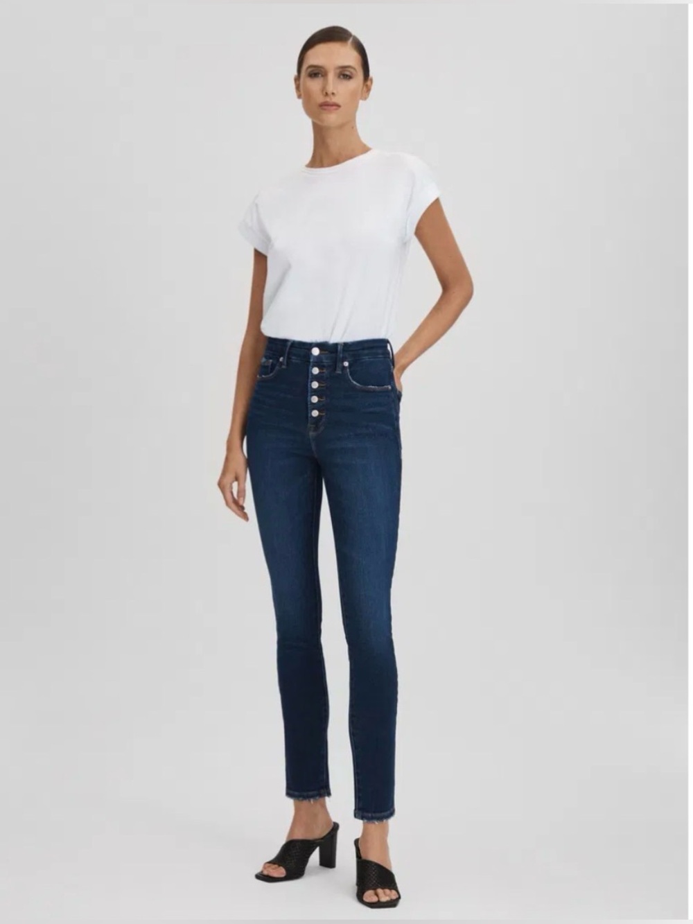 Good American | High Rise Skinny Jean - Picture 3 of 7